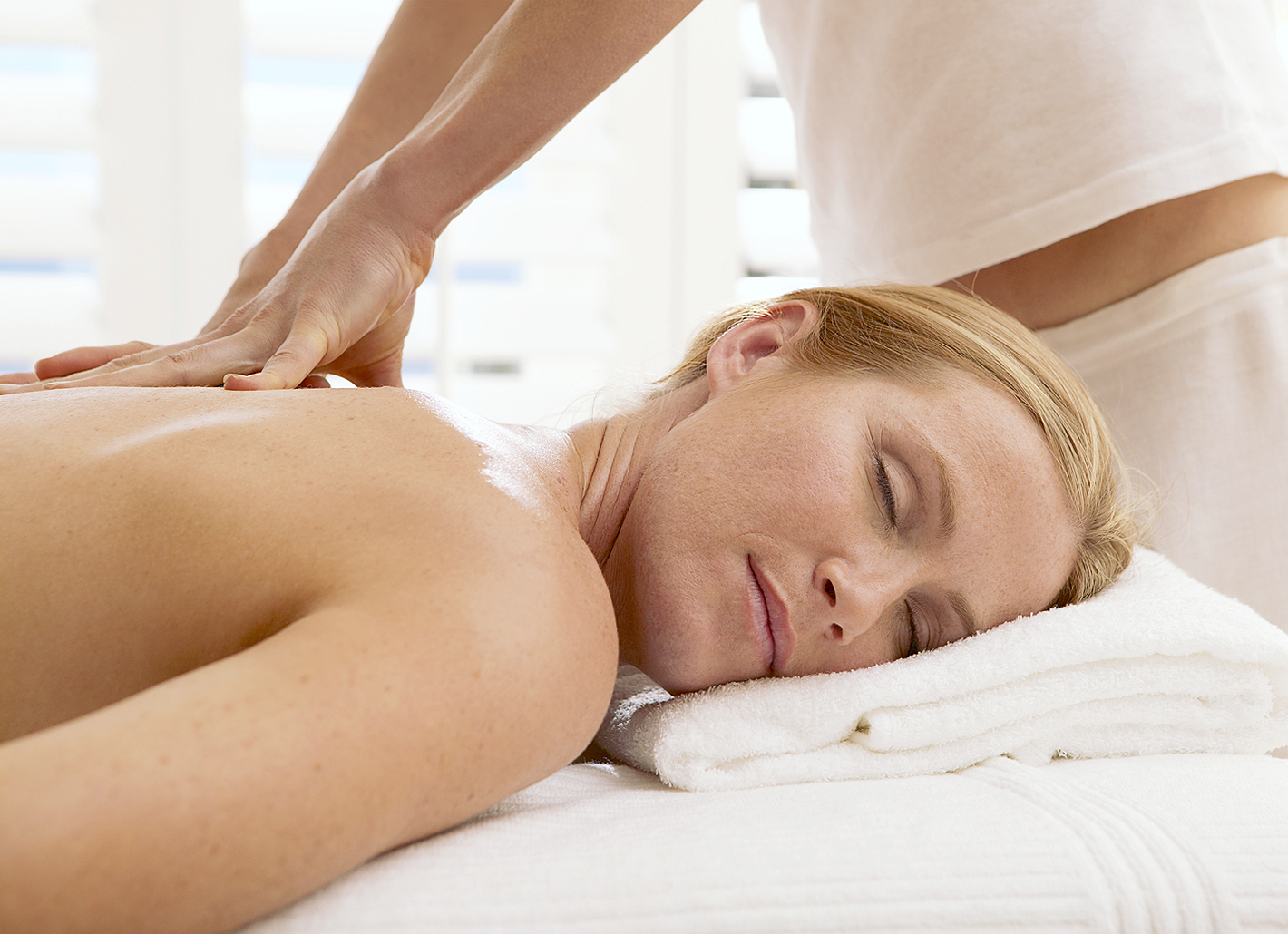 Massagen im Rosenpark Studio kombinieren verschiedene Techniken mit aromatischen &Ouml;len oder exklusiven Pflegeprodukten - und lassen den Alltag vergessen.