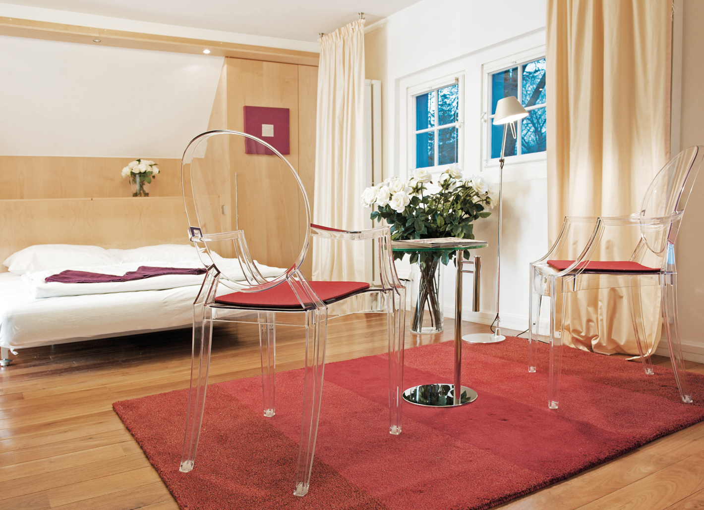 The guest rooms of Rosenpark Clinic offer patients comfort and comprehensive care following the surgery for a speedy recovery.