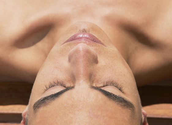 Gesichtsbehandlungen f&uuml;r Ihn im Rosenpark Studio: pflegend und erholsam.