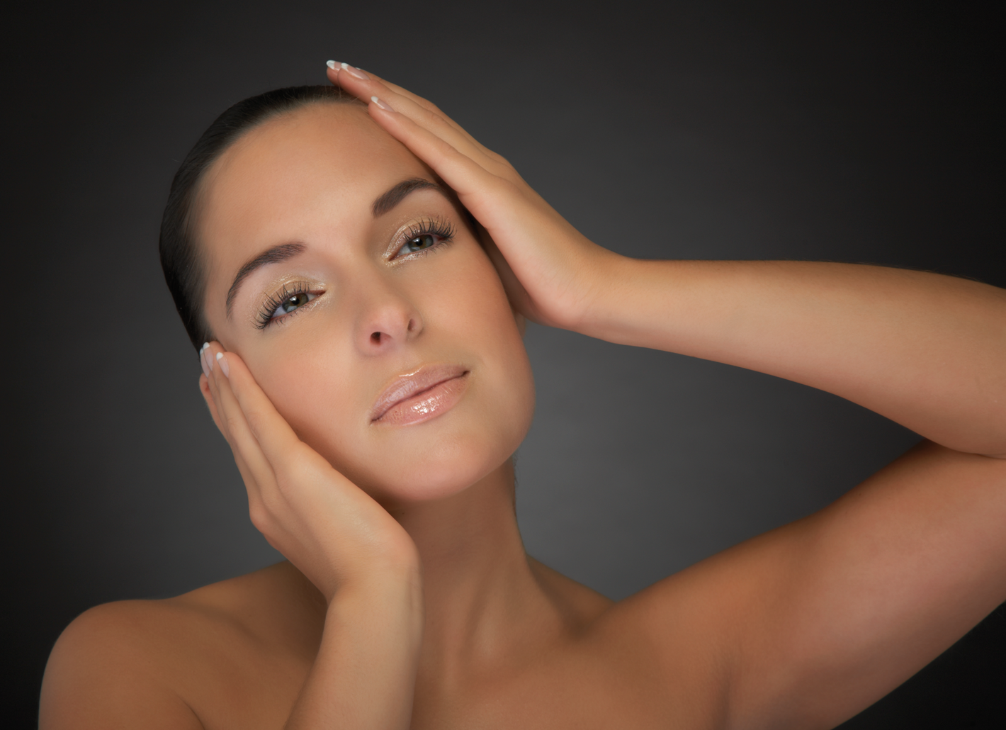 Gesichtsbehandlungen im Rosenpark Studio pflegen, regenerieren und verw&ouml;hnen die Haut. Medizinisch geschulte Kosmetikerinnen stimmen jede Anwendung auf das individuelle Hautbild der Kundin oder des Kunden ab.