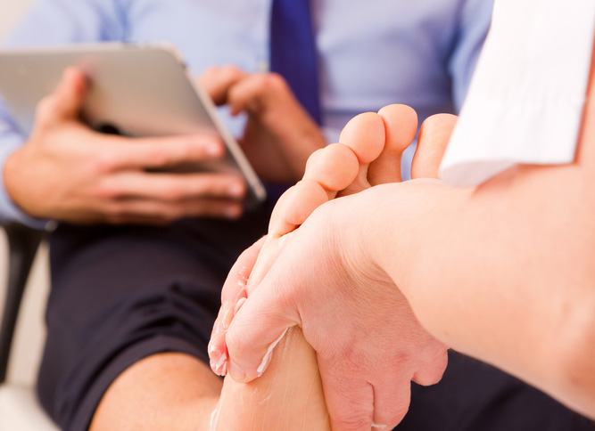 Erholung f&uuml;r Schwerstarbeiter: Pedik&uuml;re und Fu&szlig;massagen im Rosenpark Studio pflegen, entspannen und sind ein Wohlf&uuml;hlprogramm f&uuml;r den ganzen K&ouml;rper.