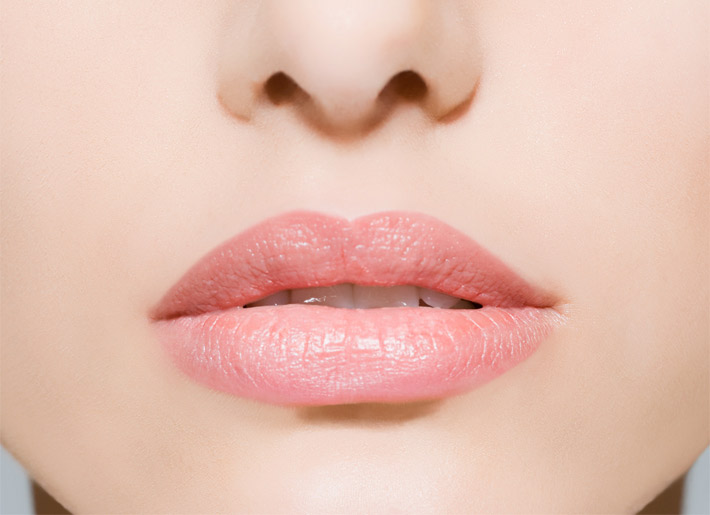 Nahaufnahme Mund und Nase einer Frau